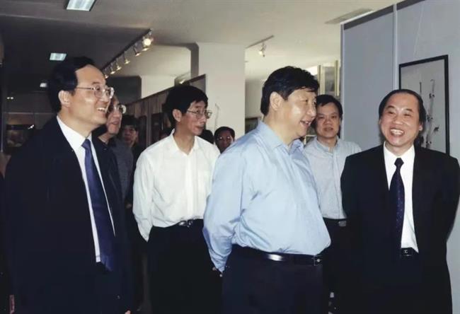 三版之二.jpg（2005年4月8日，时任浙江省委书记、省人大常委会主任习近平同志来我校视察）.jpg