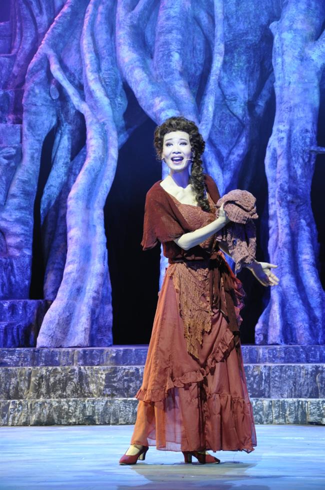 《Into The Woods》中文版中饰演The Baker's Wife.jpg