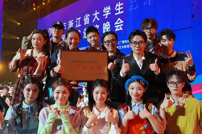 现场展演.jpg 现场展演.jpg